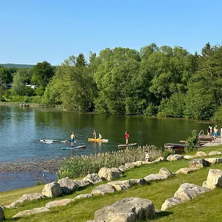 Romantisches Tiny House Direkt Am See, Ruhe & Hébergement de vacances *